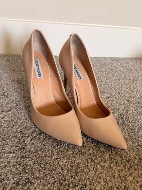 Steve Madden Beige Patent Pointed-Toe Stiletto Pumps
